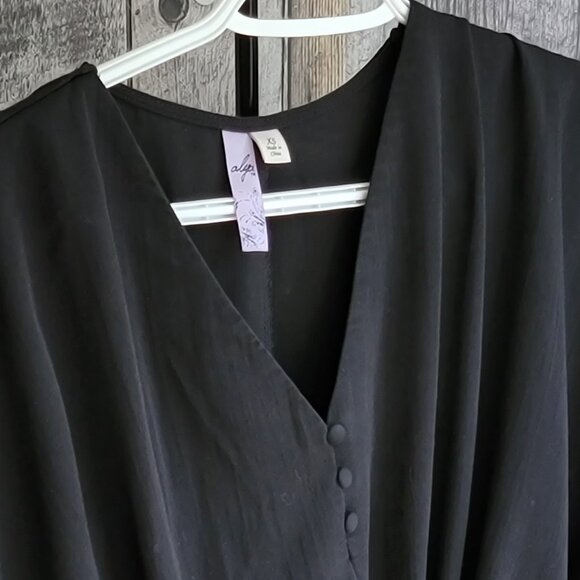 Black Oversized Crossover-Hem Top - Picture 3 of 4